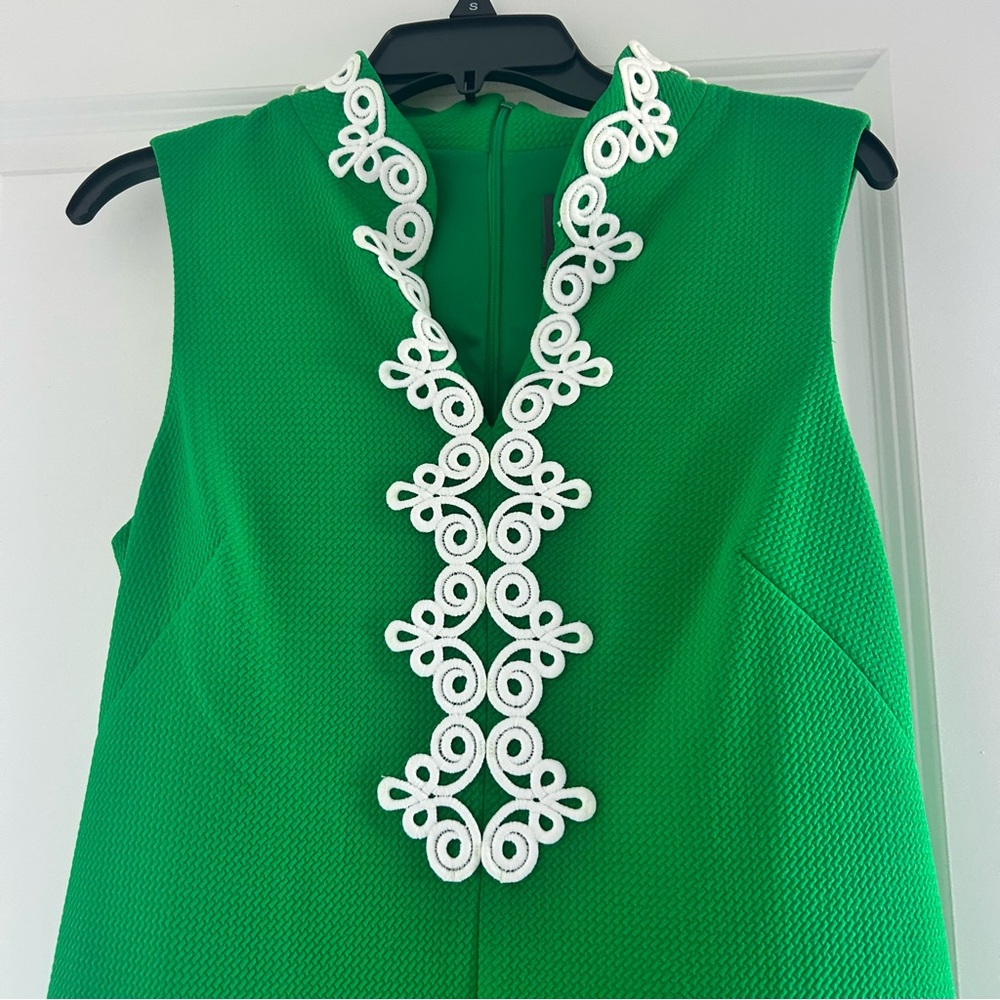 Vince Camuto Green Dress with White Accents - Picture 3 of 4